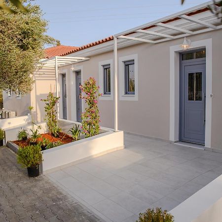 Dionisos Suites Lixouri Exterior foto