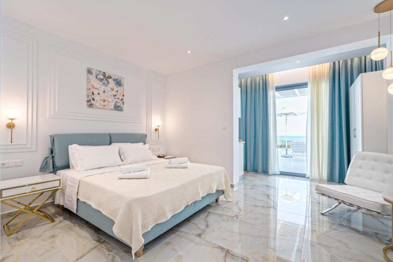 Dionisos Suites Lixouri Exterior foto