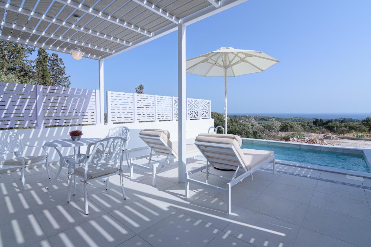 Dionisos Suites Lixouri Exterior foto