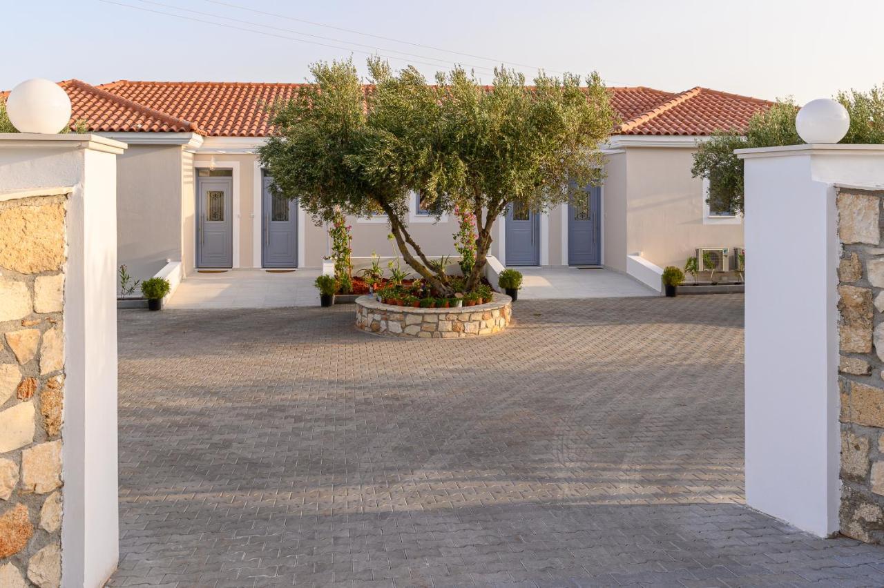 Dionisos Suites Lixouri Exterior foto