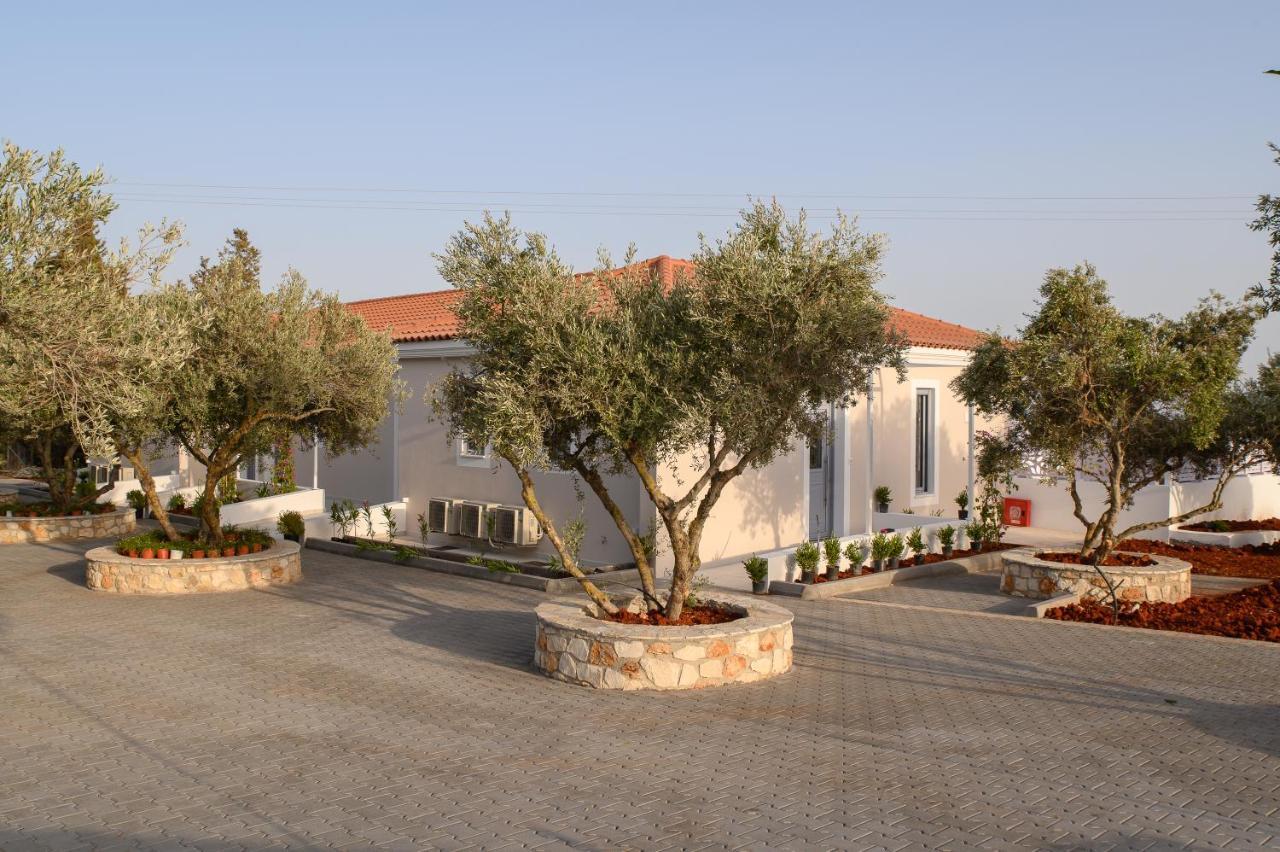 Dionisos Suites Lixouri Exterior foto